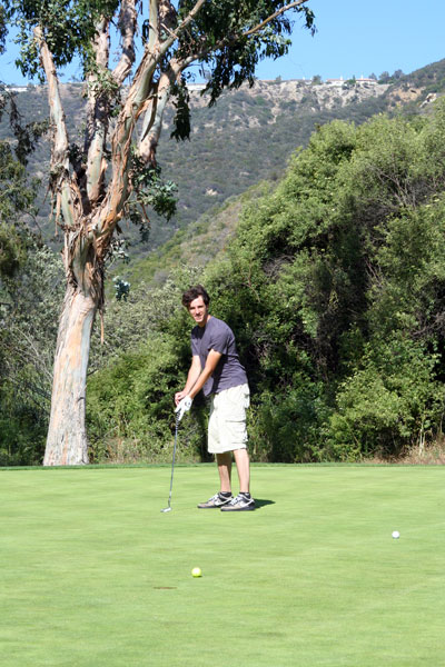 Brandon putts