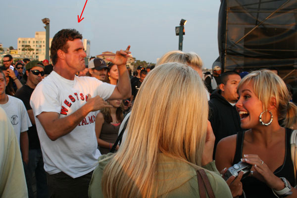 pier crowd